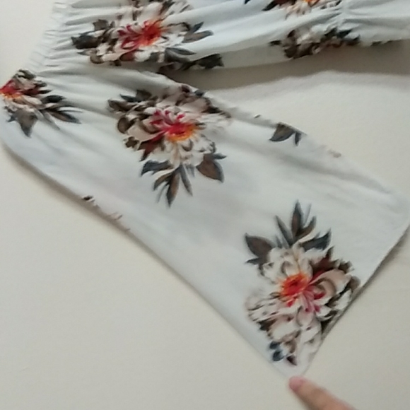 Cropped Top Floral 3/4 Sleeve No Labels Cottage Core Elastic Neckline - Picture 2 of 9